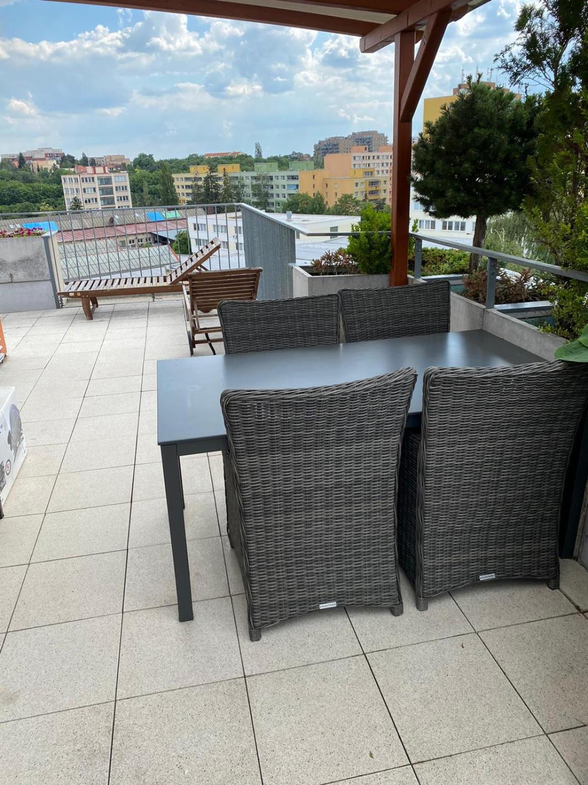 Rooftop Apartment With Pergola And Parking Prága Kültér fotó